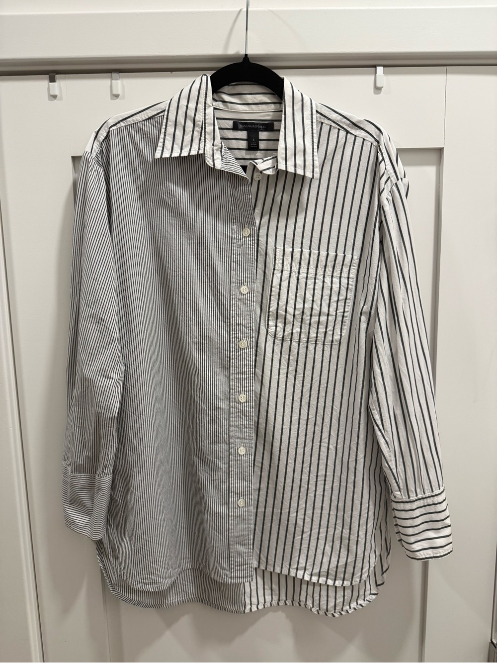 Banana Republic White and Grey Split Stripe Button-Down Shirt
